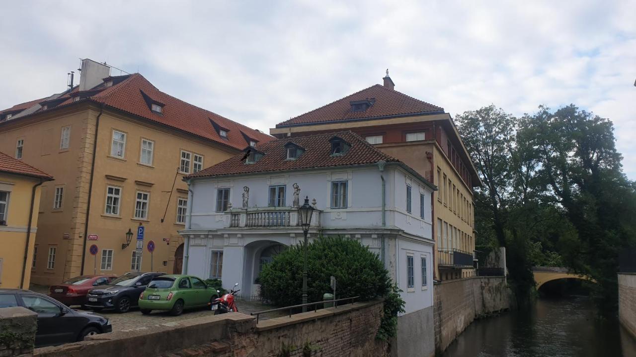 Laxmi Happy Home In Prague Apartment